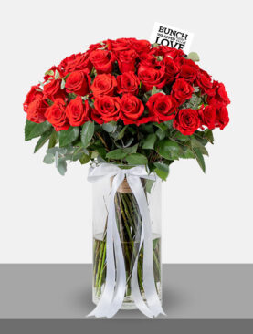 RED ROSES IN VASE - m