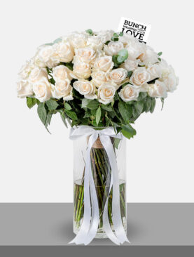 WHITE ROSES IN VASE - m
