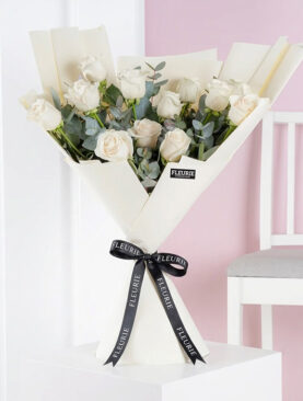 white roses eucalyptus - S