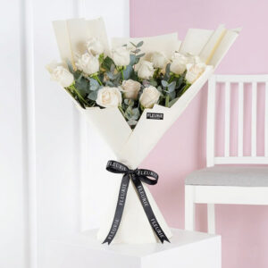white roses eucalyptus - S