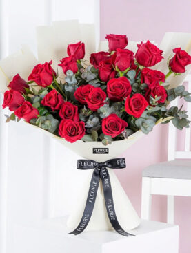 red roses eucalyptus - S