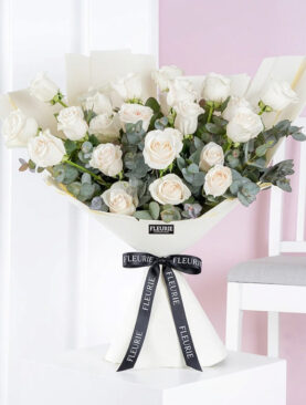 white roses eucalyptus - S