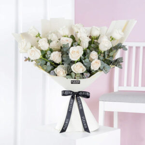 white roses eucalyptus - S