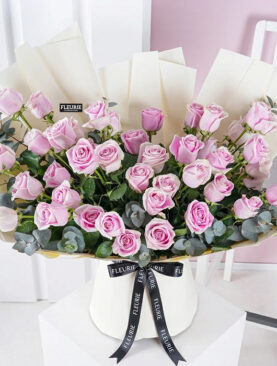 pink roses eucalyptus - M