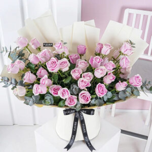 pink roses eucalyptus - M