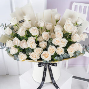 white roses eucalyptus - M