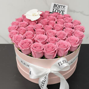 ROUND LIGHT PINK BOX – LARGE CLASSIC