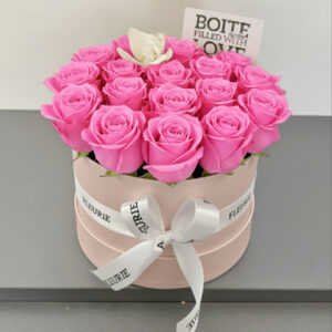 ROUND LIGHT PINK BOX – SMALL CLASSIC