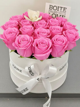 CLASSIC ROUND BOX SMALL - PINK roses