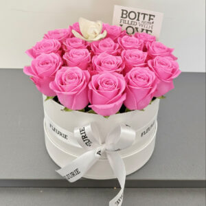 CLASSIC ROUND BOX SMALL - PINK roses