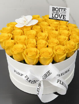 CLASSIC ROUND BOX MEDIUM - yellow roses