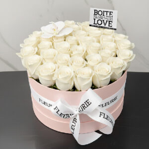 CLASSIC ROUND BOX MEDIUM - white roses