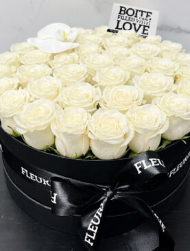 CLASSIC ROUND BOX LARGE - white roses