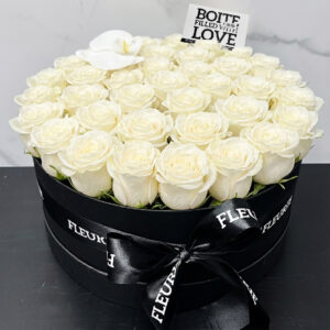 CLASSIC ROUND BOX LARGE - white roses