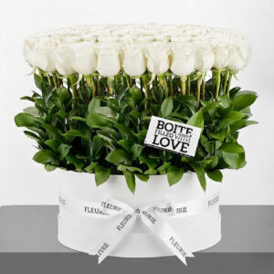 STANDING ROUND BOX LARGE - white roses